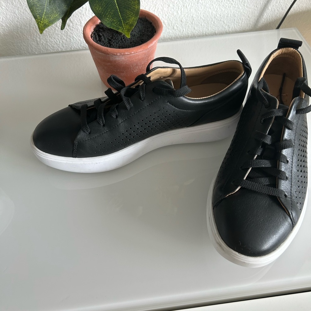UNDER ARMOUR Black Leather Women’s Sneakers